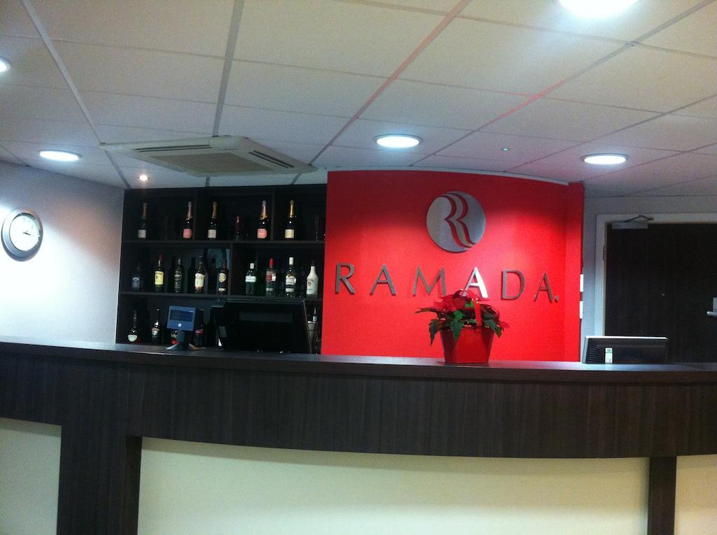 Ramada London Stansted Airport Hotel Bishop's Stortford Esterno foto